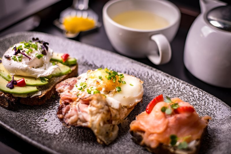 Croissant Benedict